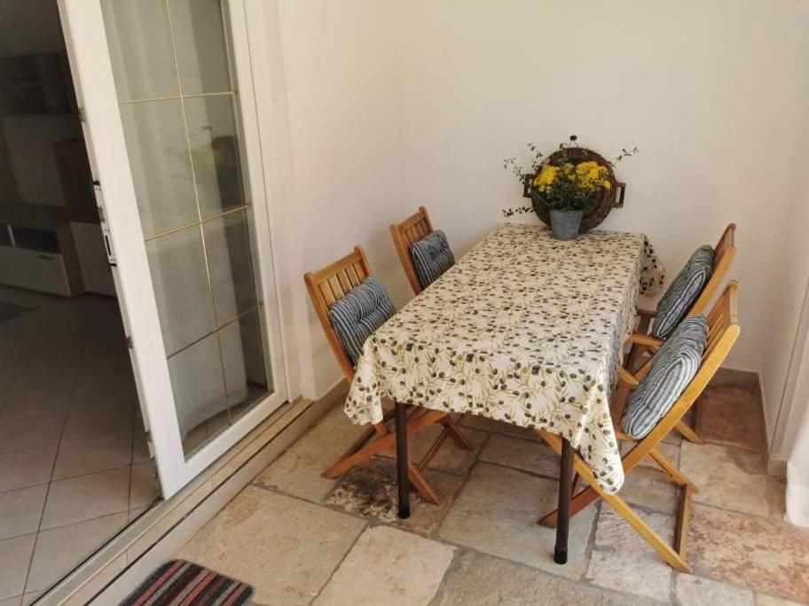 App Carla Apartment Novigrad  Exterior photo